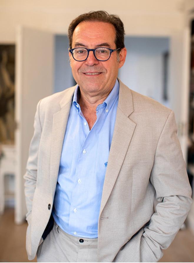 Dr Giovanni Ferrando - Consultant Plastic & Reconstructive Surgeon